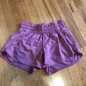 LULULEMON SHORTS (mauve like color)